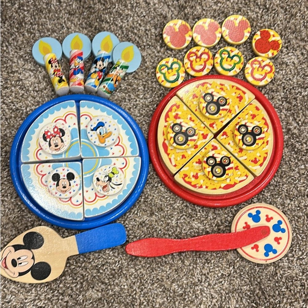 Melissa and Doug Disney Mickey Mouse pizza and cake party set